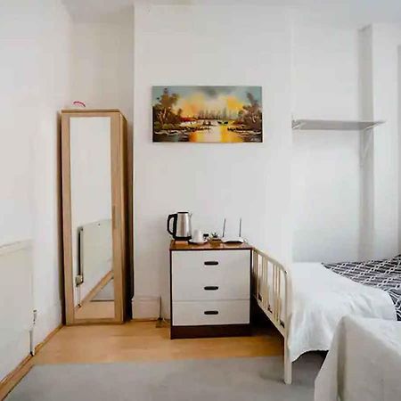 Homestay Near Tottenham Hotspur Stadium Лондон Экстерьер фото