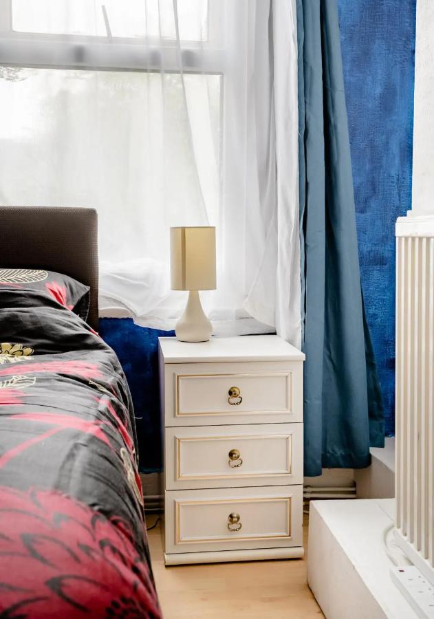 Homestay Near Tottenham Hotspur Stadium Лондон Экстерьер фото