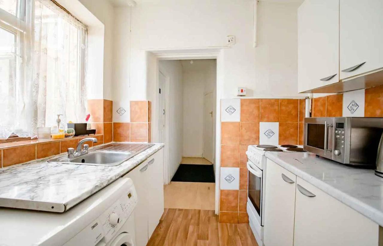 Homestay Near Tottenham Hotspur Stadium Лондон Экстерьер фото
