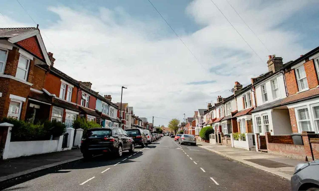 Homestay Near Tottenham Hotspur Stadium Лондон Экстерьер фото