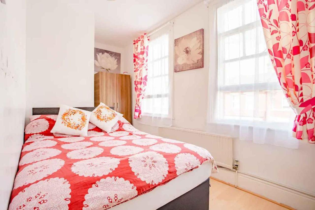 Homestay Near Tottenham Hotspur Stadium Лондон Экстерьер фото