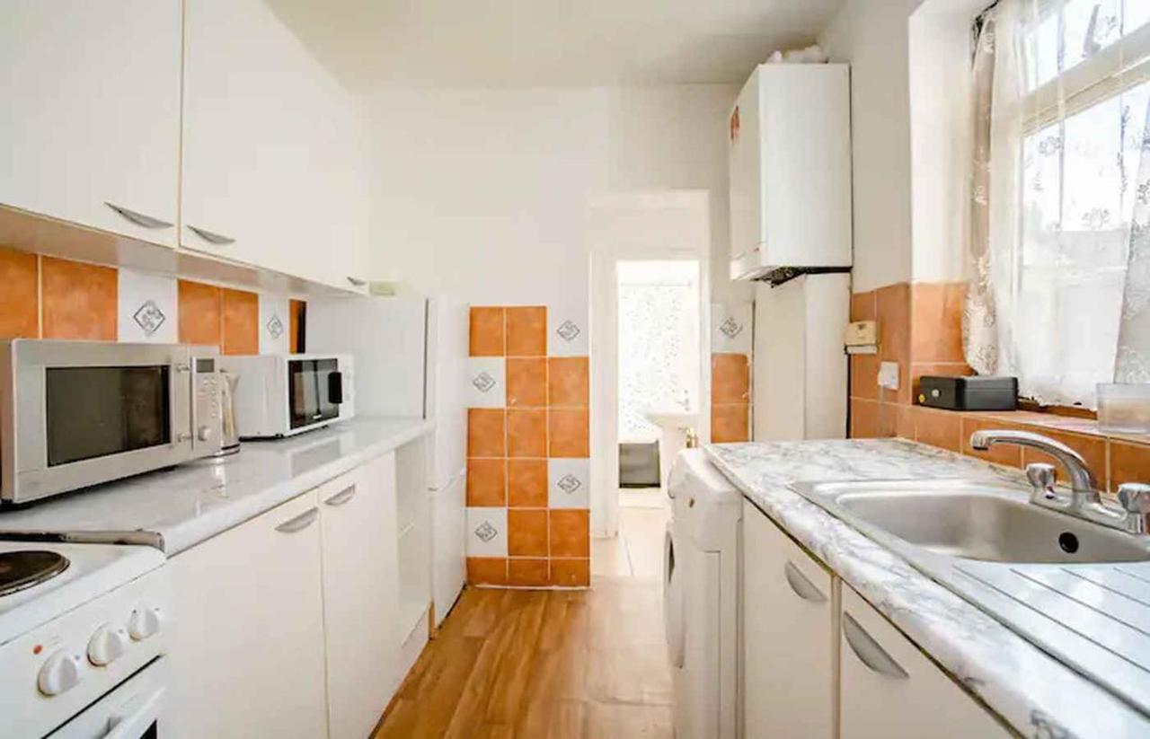 Homestay Near Tottenham Hotspur Stadium Лондон Экстерьер фото